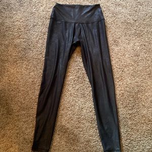 Black w shine yoga leggings size small EUC